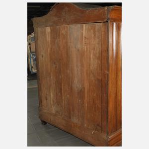 Spätbarocker Wellenschrank