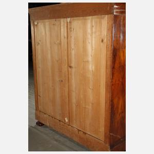 Großer Dielenschrank