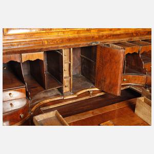 Feiner Vitrinenschreibschrank