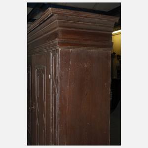 Barocker Weichholzschrank