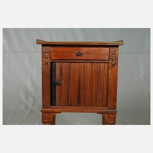 Klassizistischer Nachtschrank