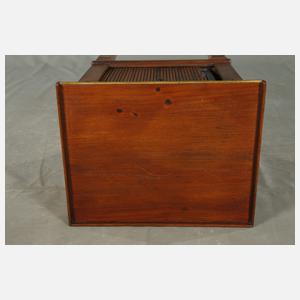 Klassizistischer Nachtschrank