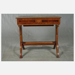 Intarsierter Nähtisch