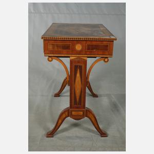 Intarsierter Nähtisch