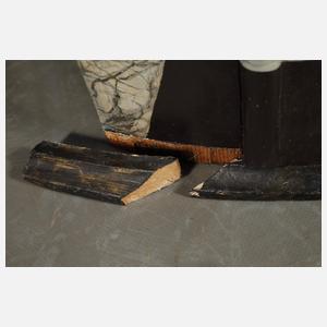 Kleines Eckschränkchen