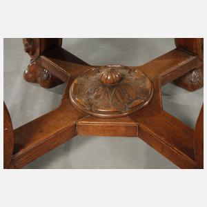 Arbeitszimmer mit Löwentatzen