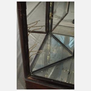 Große Eckvitrine