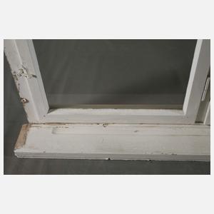 Vier große Rundbogenfenster