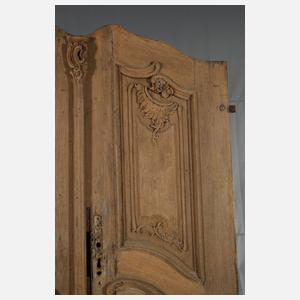 Barocke Haustür mit Bekrönung