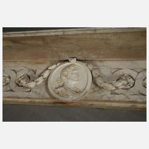 02ZKlassizistische Kamineinfassung