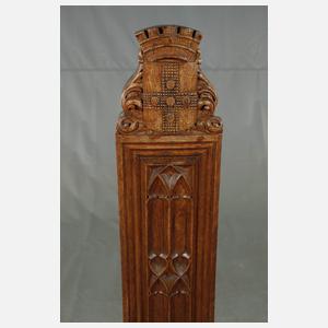 Paar geschnitzte Säulen