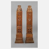 Paar geschnitzte Säulen111