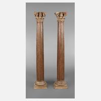 Paar korinthische Holzsäulen111