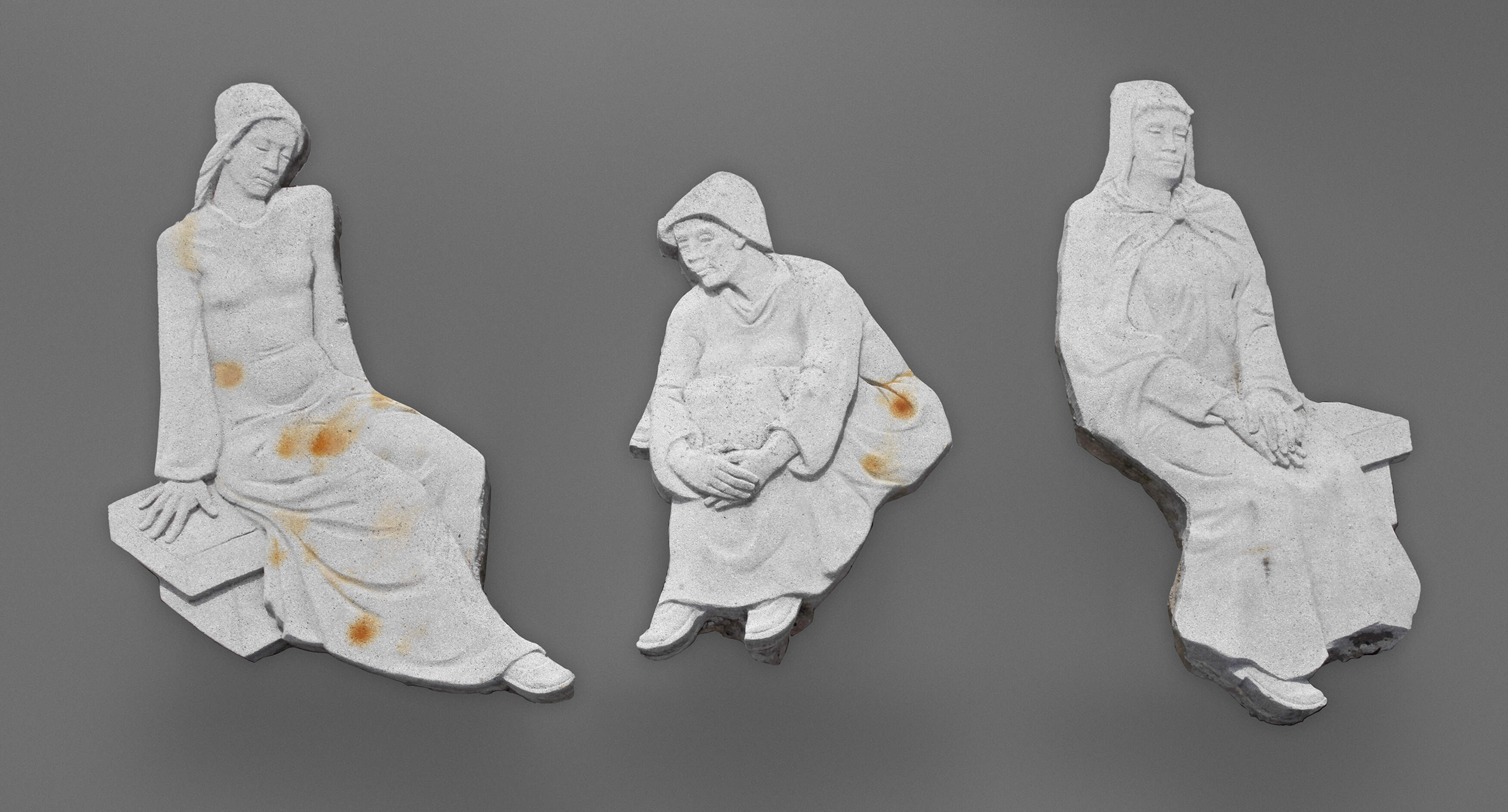 Drei Fassadenfiguren