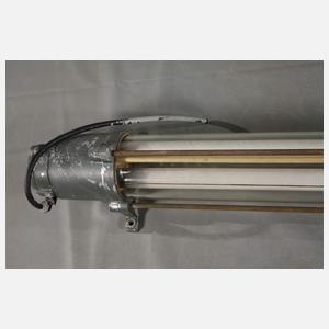 Paar große Industriedeckenlampen