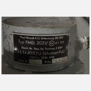 Paar große Industriedeckenlampen