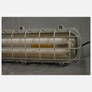 Drei Industrielampen