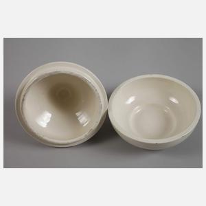 Deckeldose mit Putto