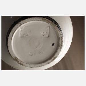 Deckeldose mit Putto