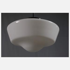 Hängeleuchte im Bauhausstil