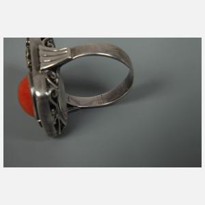 Art déco-Ring mit Koralle