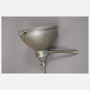 Vier Industrie-Wandlampen