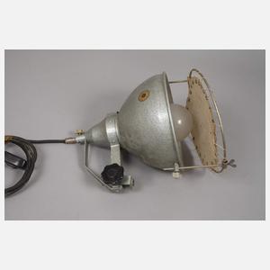 Vier Industrie-Wandlampen