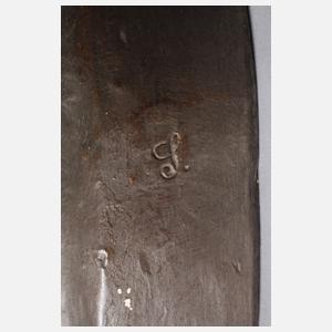 E. Tell, Biedermeiermädchen mit Schatulle