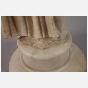 Dame im Renaissance-Gewand mit Spiegel