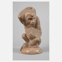 Großer sitzender Affe111