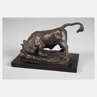 Angreifender Stier111