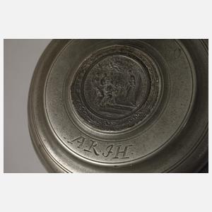 Übergroßer Berliner Fayencewalzenkrug