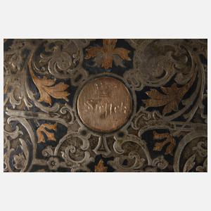 Silberdose mit Goldeinlagen und Adelskrone