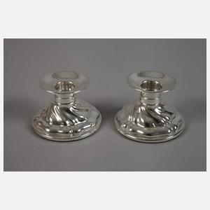 Zwölf kleine Kerzenständer in Barockform