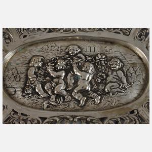 Durchbruchschale mit Putten