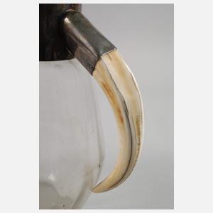 Kühlkanne mit Wildschweinzahn