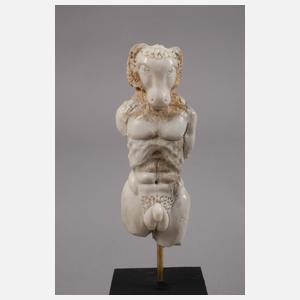 Figürliche Hornschnitzerei