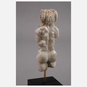 Figürliche Hornschnitzerei