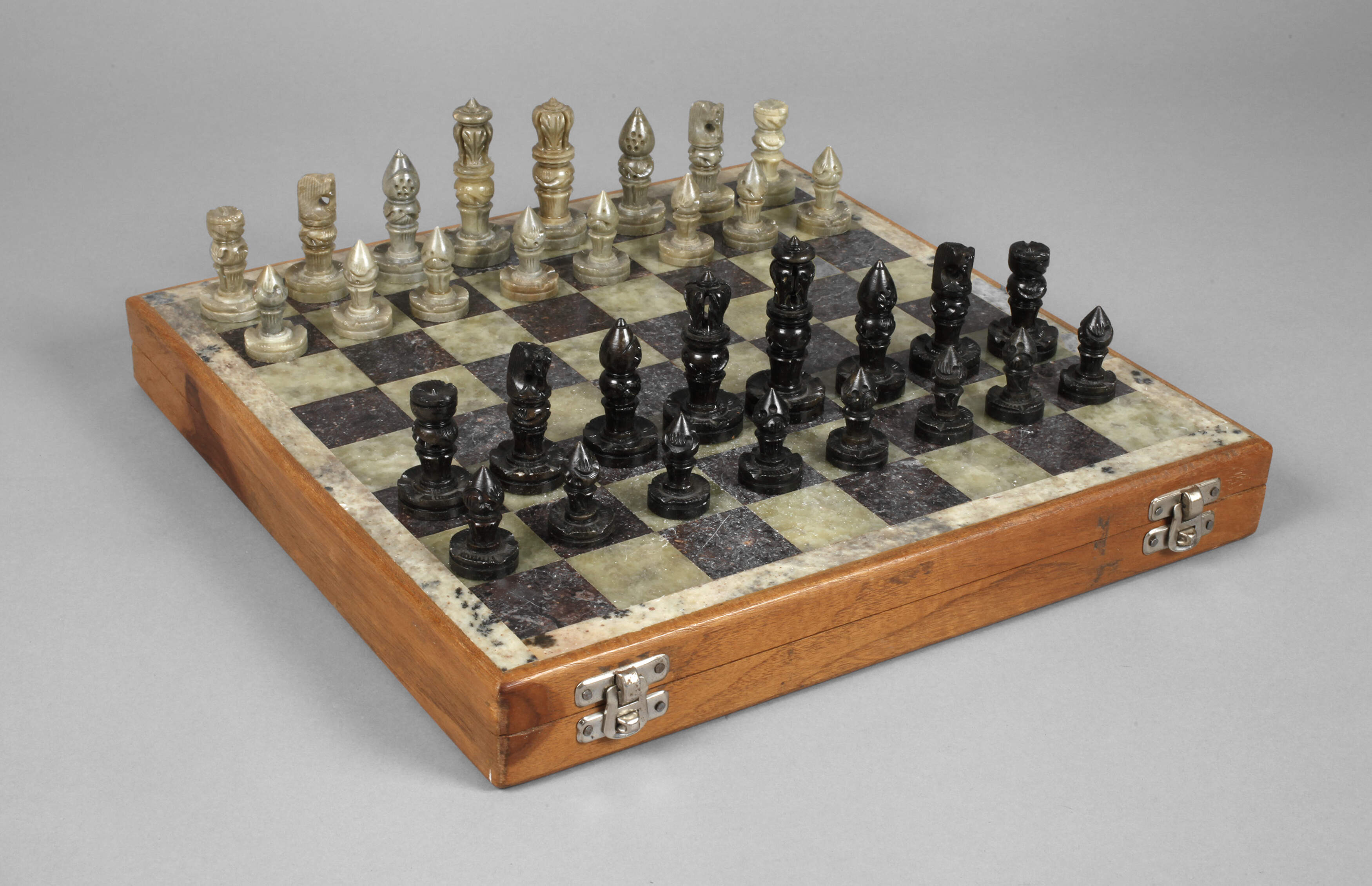 Schachspiel Steinschnitzerei