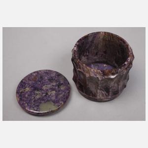 Zwei Charoit Schnitzereien