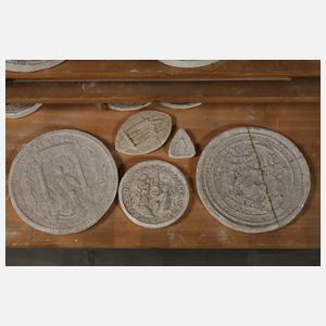 Siegelsammlung im Holzschrank