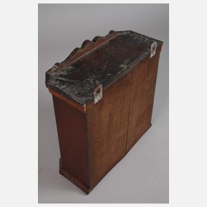 Intarsiertes Wandkästchen