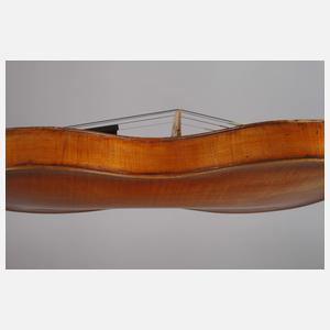 Violine in Gitarrenform