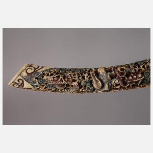 Geschnitzter Stoßzahn