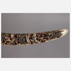 Geschnitzter Stoßzahn