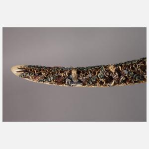 Geschnitzter Stoßzahn