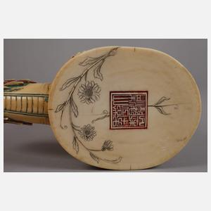 Miniaturstele aus Elfenbein