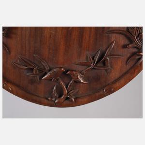 Geschnitztes Tablett