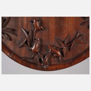 Geschnitztes Tablett