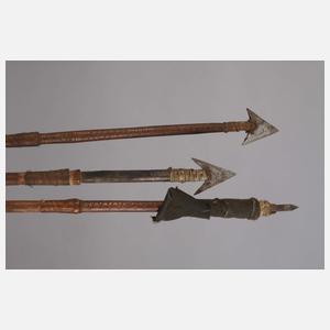 Zwei Bögen mit Köcher